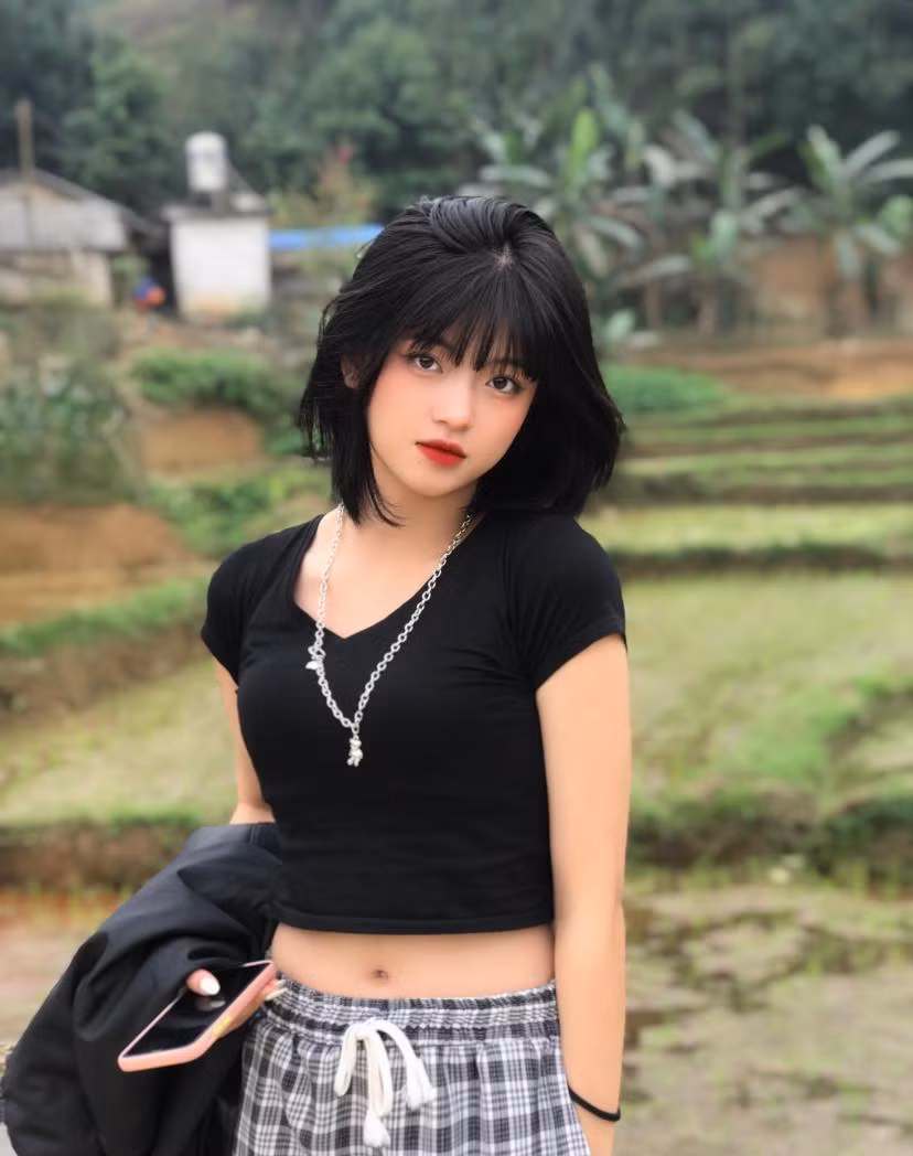Mọi khoảnh khắc trên trang cá nhân của "hot girl ảnh thẻ" đều nhận về vô số lời khen ngợi.