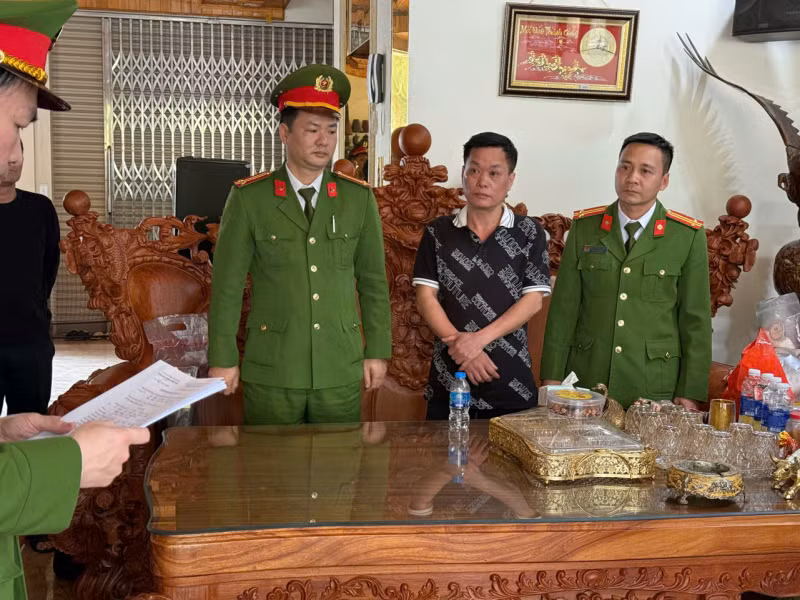 Bắt “Tuấn chợ Gốc” cầm đầu đường dây lô đề hơn 2.500 tỷ Bat “Tuan cho Goc” cam dau duong day lo de hon 2.500 ty
