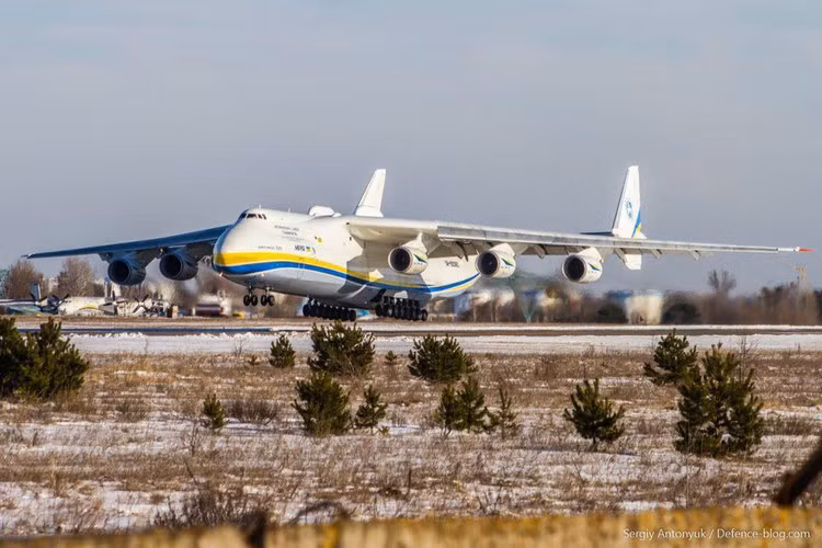 Với khoang hành lý cực rộng An-225 có thể mang được tới 253 tấn hàng hóa.