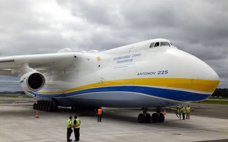 Tiếp đến, Trung Quốc đã tung một lượng tiền lớn ra để Ukraine hoàn thành khung thân của một chiếc còn đang dang dở.