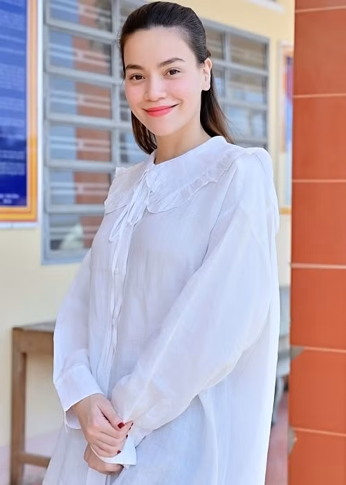 Trước đó, khi đi từ thiện, Hà Hồ luôn ăn mặc gọn gàng.