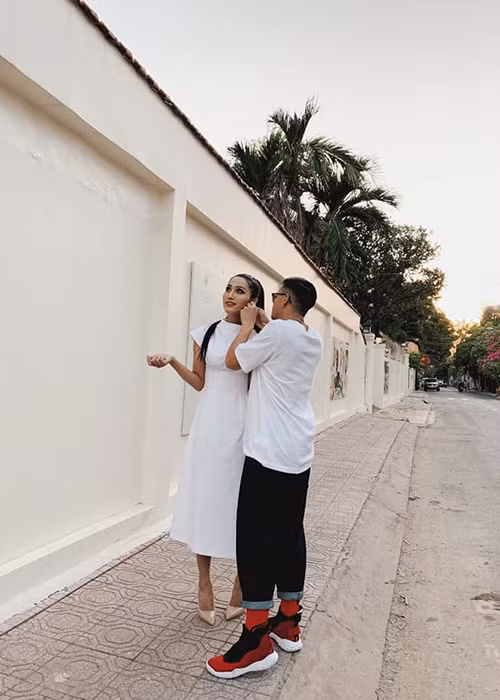 Khi Hoài Sa tham gia Hoa hậu Chuyển giới Quốc tế 2020, cô nhận được sự ủng hộ của Trọng Hiếu.