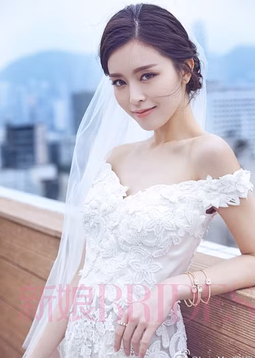 Năm 2019, người đẹp kết hôn với bạn trai đại gia sau 5 năm hẹn hò. Đám cưới của cô được tổ chức vô cùng hoành tráng.