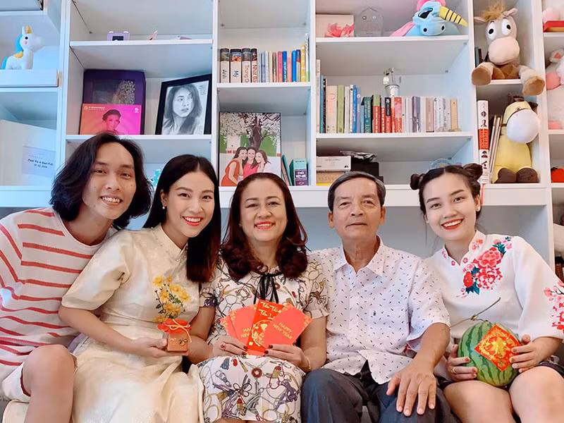 Hoàng Oanh được bố mẹ chăm sóc trong những tháng thai kỳ.