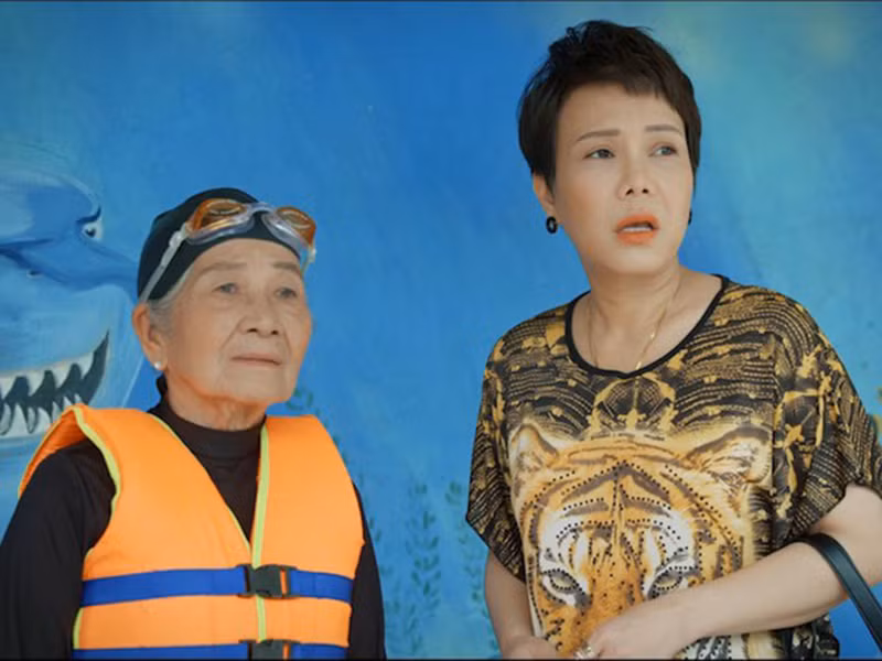 Việt Hương được đồng nghiệp ưu ái đặt biệt danh là “quái kiệt” bởi khả năng biến hóa khôn lường. Cô vào vai ngọt dù nhân vật già hay trẻ, dù chân chất hay gian xảo, bi hay hài. Ảnh: PLO