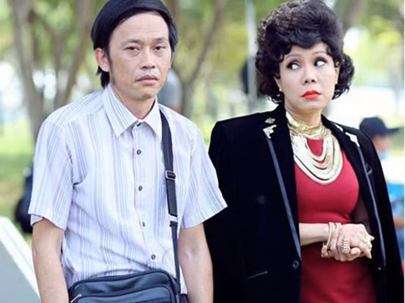 Việt Hương còn đóng phim điện ảnh, truyền hình. Các dự án cô tham gia gồm: “Nhà có 5 nàng tiên”, “Quý tử bất đắc dĩ”, “Đời như ý’, “Duyên trần thoát tục”, “Cưới cháy”, “Trùm cỏ”, “Gái già lắm chiêu”, “Tía tui là cao thủ”, “Dạ khúc nguyệt cầm”, “Hai người cha”, “Yêu thuê”. Ảnh: Zing