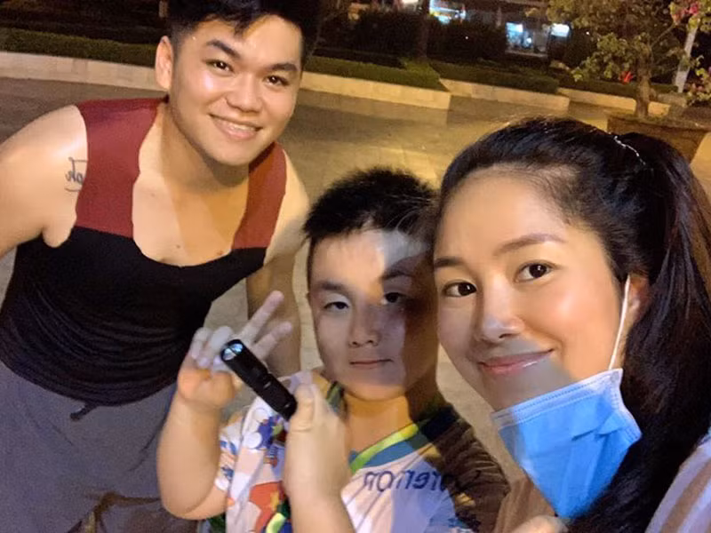 Con trai riêng của Lê Phương có một người bố mới che chở, yêu thương là Trung Kiên.