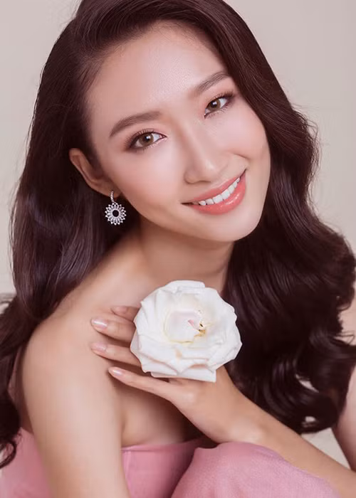 "Anh ta bảo vệ cô gái đó. Tôi không làm gì cả. Lúc đó tôi bị sốc đến mức không rơi được nước mắt", Thanh Khoa cho hay.