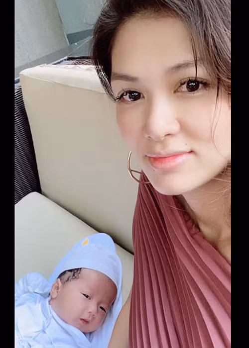 Gần đây, Oanh Yến đưa cả 6 nhóc tì đi biển.