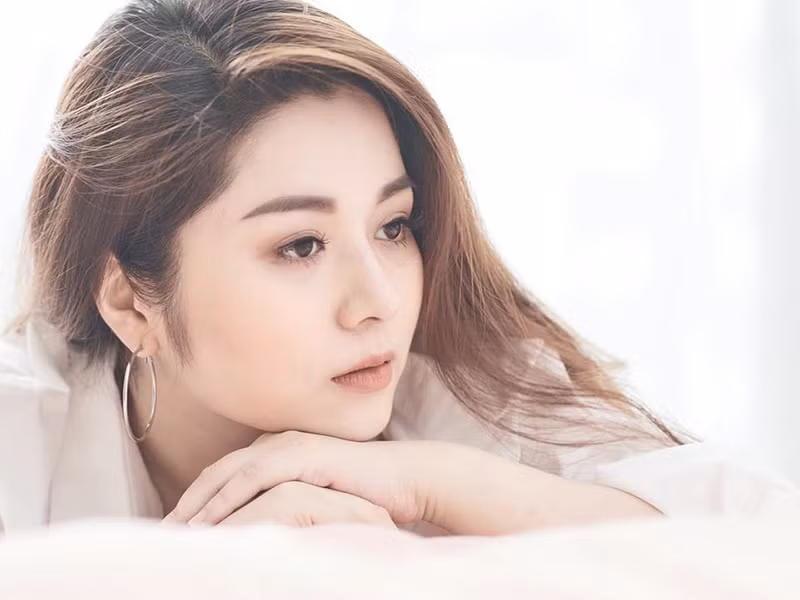 Nữ MC sinh năm 1991 phát hiện bị ung thư cách đây 2 năm nhưng giấu kín thông tin này với khán giả.