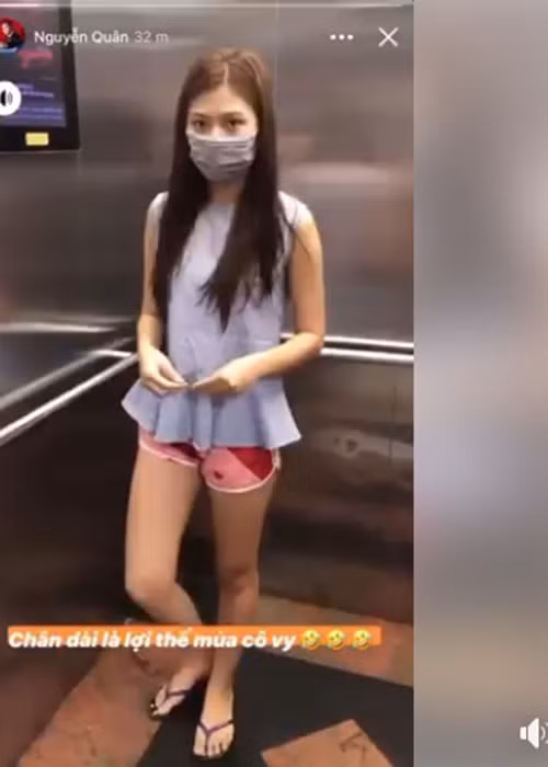 Chung Huyen Thanh va loat my nhan vuong on ao kem duyen noi cong cong
