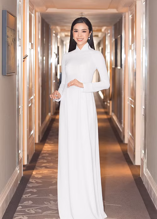 Á hậu Thúy An có sự đổi mới trong phong cách. Cô trở nên quyến rũ, cá tính hơn.