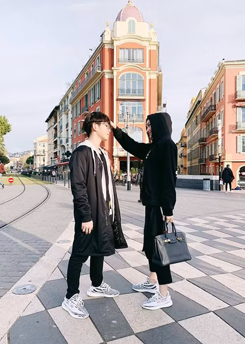 Ngoài sự kiện giải trí, Huyền My còn đưa em trai đi cùng trong các chuyến du lịch trong và ngoài nước.