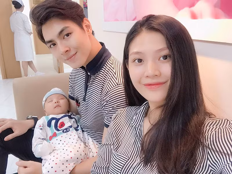 Sau khi sinh con, Chúng Huyền Thanh gặp áp lực vì tăng cân quá đà. Chính vì vậy, Jay Quân kèm cặp cô tập thể dục và ăn uống để lấy lại vóc dáng.