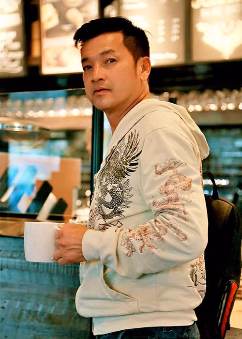Chồng cũ của Hồng Đào vẫn thường xuyên cập nhật hình ảnh bên các con, bạn bè và công việc.