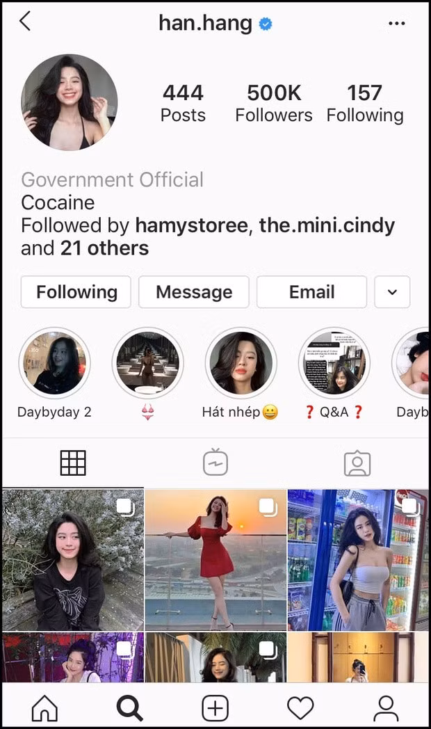 Ở một diễn biến khác, hotgirl sinh năm 1999 cũng đã ẩn hết các clip trong đó có cả clip nhảy cùng Huyme trên TikTok. Là một hotgirl chuyên PR sản phẩm, Hàn Hằng thường xuyên cập nhật và đăng bài trên trang cá nhân. Như vậy từ sau sự cố khiến em gái Huyme dính phải lùm xùm không hay, Hàn Hằng gần như "đóng băng" trên mạng xã hội trong suốt một thời gian dài. Được biết bài đăng gần nhất của cô là từ ngày 3/4, cách đây gần 1 tháng.