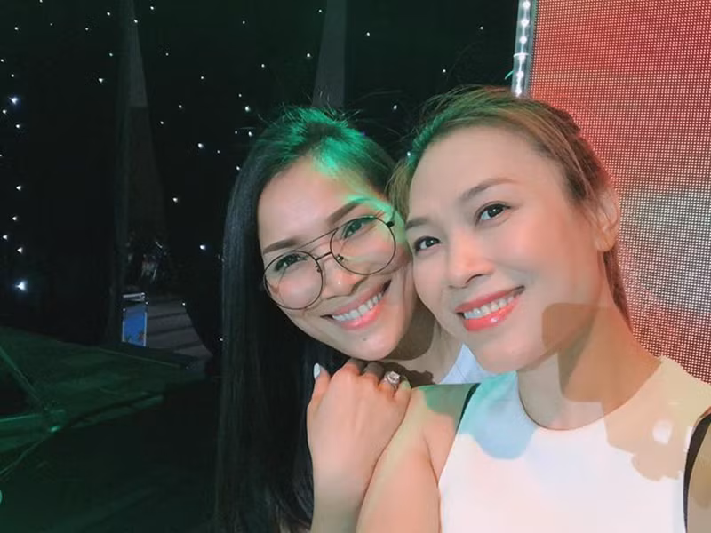 Mới đây, Hồng Ngọc bị bỏng do nổ nồi xông hơi khiến nhiều đồng nghiệp lo lắng.