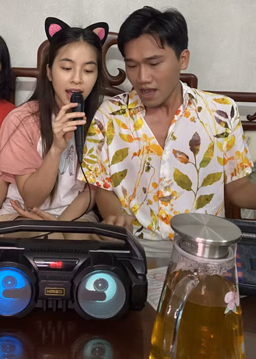 Mới đây, Xuân Nghị bất ngờ về thăm nhà Trần Vân. Ảnh: Zing