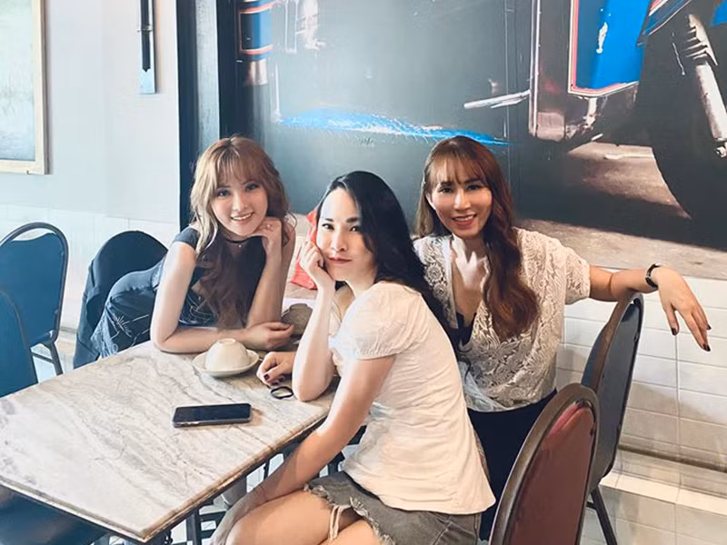 Vòng 2 của Thu Thủy chưa lộ rõ do góc chụp và trang phục.