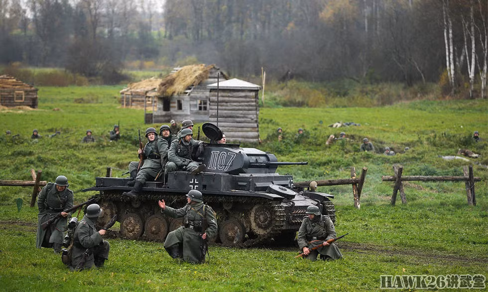 Xe tăng Panzer II của quân phát xít trên mặt trận tiến vào Moscow.