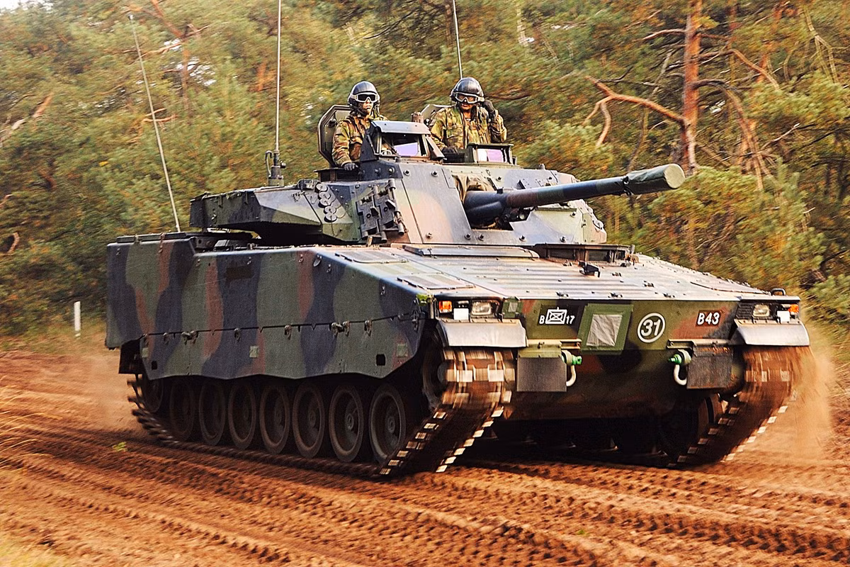 CV9035 là phiên bản xuất khẩu của dòng xe chiến đấu bộ binh bánh xích Combat Vehicle 90 hay là CV90 do Hägglunds/Bofors (Thụy Điển) thiết kế, được BAE System AB sản xuất hàng loạt với số lượng tới nay là 1.000 chiếc.