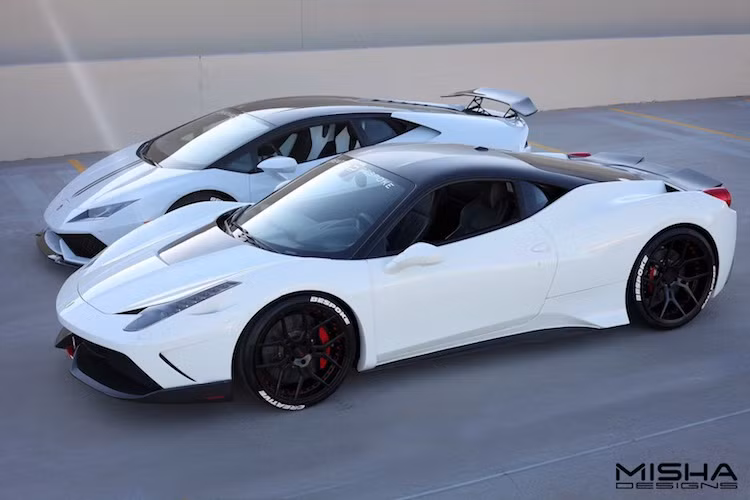 Dù xuất hiện từ khá lâu nhưng 458 Italia vẫn có sức mạnh khá lớn nhờ động cơ V8 4.5l nạp khí tự nhiên, cho công suất tối đa 562 mã lực và mô-men xoắn cực đại 540 Nm.
