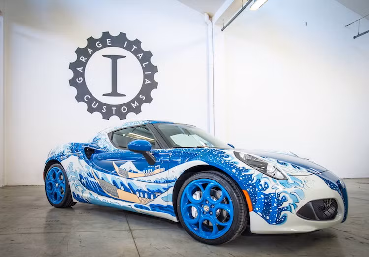 Được tạo ra bởi Lapo Elkann và xưởng sơn của anh là Garage Italia Custom, chiếc chiếc siêu xe Ý giá rẻ Alfa Romeo 4C đã trở thành một tác phẩm nghệ thuật trên 4 bánh xe để được đem tới trưng bày tại sự kiện Piston Head II: Artists Engage The Automobile ở Los Angeles, Mỹ vào ngày 30/7 tới.