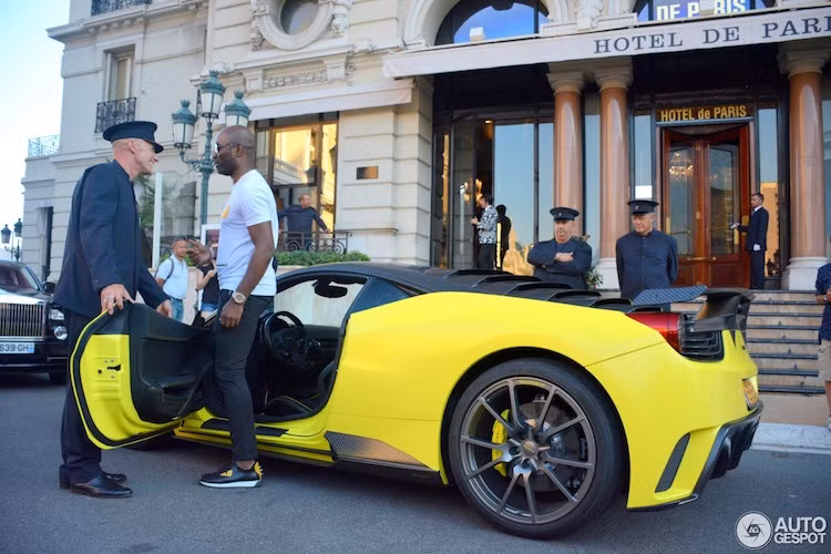 Những "fan" của danh thủ Samuel Eto'o có thể dễ dàng nhớ ra rằng chiếc xe này đã được anh mua vào năm 2014, sau khi đã bỏ ra số tiền lên tới 550.000 USD (tương đương 12,26 tỷ đồng).