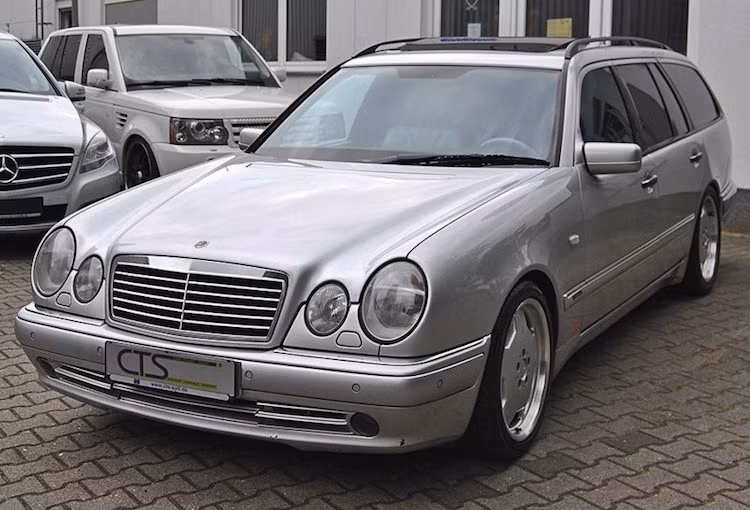 Hiện tại, chiếc E55 AMG của Michael Schumacher đang được một đại lý xe ở Berlin - Đức rao bán với giá 119.590 Euro (tương đương 2,95 tỷ đồng). Đây là một mức giá khá cao so với một chiếc E55 AMG đời cũ, do chiếc xe có nguồn gốc gắn với người nổi tiếng.