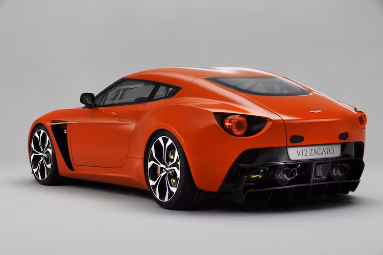 Thân xe siêu đẹp của V12 Zagato được tạo ra từ nhôm và sợi carbon. Để chế tác ra chiếc xe, Zagato đã mất tới khoảng 2000 giờ công, trong đó 100 giờ chỉ dành cho việc sơn. Chiếc xe vẫn giữ nguyên động cơ 510 mã lực V12 6.0l nguyên bản của V12 Vantage. Không như những mẫu xe khác trong danh sách, 150 chiếc V12 Zagato đã được sản xuất với giá tương đối "hợp lý" là 396.000 Bảng Anh.