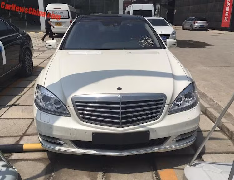 Những chiếc xe nhập bởi các cửa hàng tư nhân có thể được đăng ký biển số bình thường tại Bắc Kinh, tuy nhiên điều này còn phụ thuộc vào từng kiểu xe. Do việc "độ" xe về cơ bản bị cấm ở Trung Quốc nên những chiếc xe được độ sẵn từ các hãng tên tuổi như Brabus hay Mansory cực kỳ khó đăng ký.