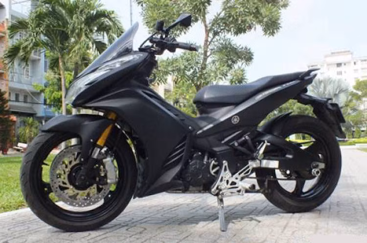 Là một trong những dòng xe côn tay phổ biến nhất Việt Nam, đã có nhiều bản độ Yamaha Exciter 135 được người chơi tạo ra. Tuy nhiên đa số chúng là những chiếc xe độ kiểng, "lên đồ chơi" và chỉ có một số ít được thay đổi tới kết cấu.