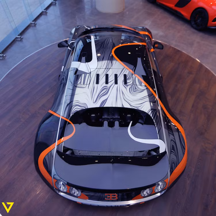 Hiện tại, vị đại gia là chủ cũ của chiếc Veyron Supersport đặc biệt này đang "ký gửi" chiếc xe tại showroom siêu xe Seven Car Lounge nằm ở Ả Rập Saudi với giá lên tới 3,2 triệu USD (tương đương 71 tỷ đồng).