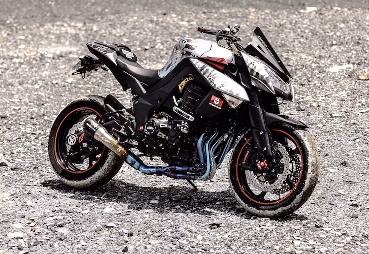Dù thế hệ Z1000 mới với ngôn ngữ thiết kế Sugomi cực "ngầu" ra đời vào năm 2014, nhưng những chiếc xe môtô Kawasaki Z1000 đời cũ vẫn được khá nhiều biker ưa chuộng bởi sở hữu khung và động cơ tương tự nhưng có giá rẻ hơn.