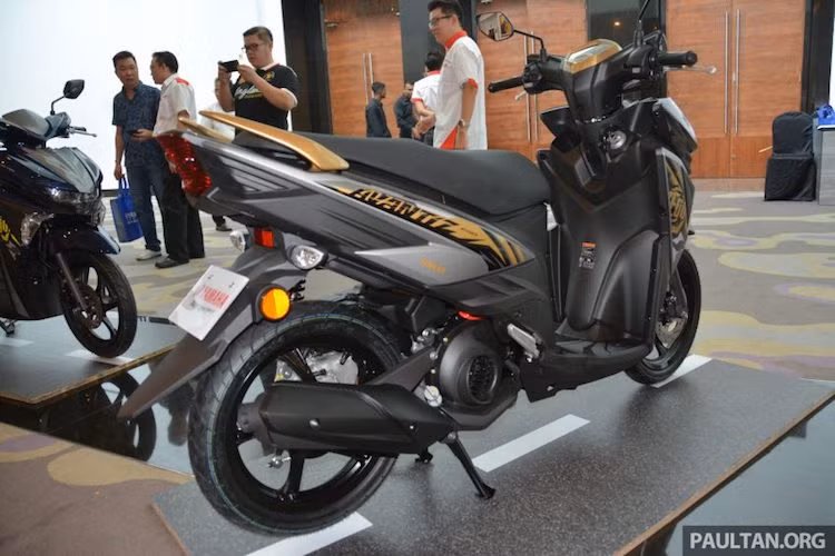 Tại thị trường Malaysia, Yamaha Ego Avantiz được bán với 3 phiên bản màu sắc khác nhau là đen, đỏ và trắng. Giá của chiếc xe tại thị trường này là 5700 ringgit (tương đương 31 triệu đồng).