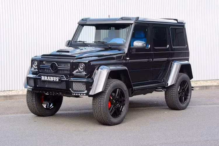 Là phiên bản 4 bánh của chiếc siêu xe địa hình Mercedes G63 AMG 6x6 trước đây, Mercedes G500 4x4² thừa hưởng khả năng việt dã của đàn anh nhưng lại có kích thước nhỏ hơn nhiều. Là một mẫu xe "hot" của Mercedes, đương nhiên G500 4x4² cũng sẽ được hãng độ danh tiếng Brabus quan tâm và nâng cấp.