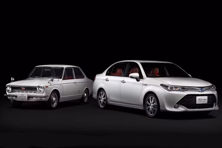 Là một phần trong chuỗi hoạt động kỷ niệm 50 năm mẫu xe Toyota Corolla đình đám, hãng xe Toyota Nhật Bản vừa ra mắt mẫu xe đặc biệt 50th Anniversary tại Nhật Bản, dựa trên phiên bản G Hybrid của dòng Corolla Axio được bán tại Nhật.