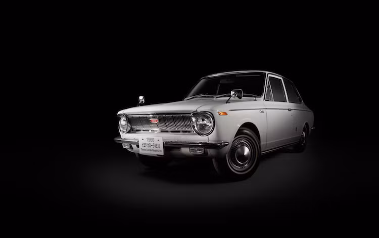 Được ra mắt lần đầu vào năm 1966, Corolla là dòng xe siêu nhỏ, sau đó dần gia tăng kích thước để trở thành sedan cỡ nhỏ (compact) như hiện nay. Kể từ năm 1974, Corolla đã nắm giữ danh hiệu Xe bán chạy nhất Thế giới và luôn là một trong những chiếc xe có doanh số cao nhất kể từ đó tới nay.