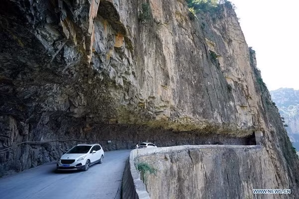 Lang bi co lap, dan bo 15 nam duc nui mo duong noi the gioi-Hinh-2