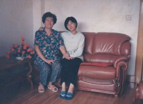 Con gai du hoc mat tich 17 nam, ly do moi gia dinh phai nhin lai