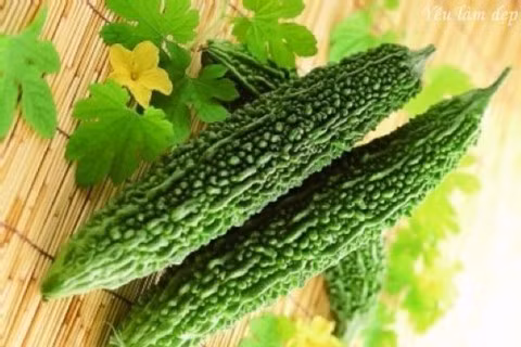 Người bị huyết áp thấp ăn nhiều mướp đắng có thể bị giảm huyết áp, hạ lượng đường trong máu, đau đầu, hoa mắt, chóng mặt rất nguy hiểm. Ảnh: hstatic.