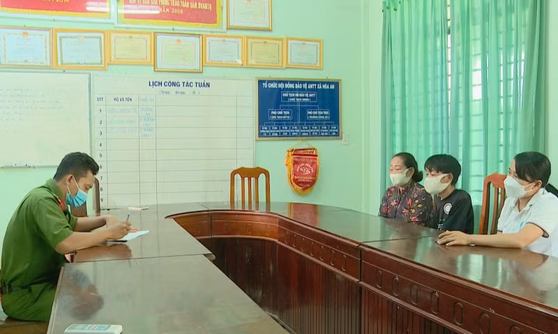  Đột nhập trộm cắp, thiếu niên 15 tuổi giết nữ chủ nhà: Lý Thái Nguyên (SN 2007, ngụ TP Cao Lãnh, Đồng Tháp) đột nhập vào nhà dân tại xã Hòa An, TP Cao Lãnh để trộm tài sản thì bị phát hiện, bất ngờ Nguyên dùng dao đâm nữ chủ nhà là bà P.T.T.T. (SN 1959) tử vong. Ngày 10/4, Công an tỉnh Đồng Tháp cho biết đã lập hồ sơ điều tra đối với Nguyên về hành vi “Giết người”. 