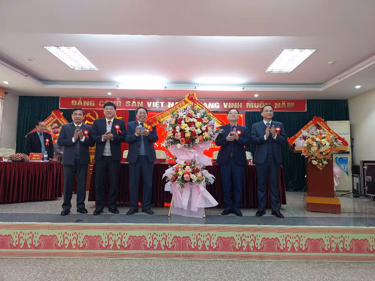 Ong Hoang Van Pao duoc bau lam Chu tich Lien hiep Hoi Lang Son-Hinh-3