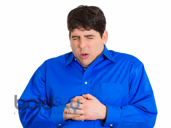 Khó thở. Khó thở là dấu hiệu thường gặp vào những lúc làm việc nặng, gắng sức và căng thẳng, nhưng nó cũng là dấu hiệu ban đầu của nhóm người mắc bệnh tim, phổi làm cho việc thở khó khăn, trong phổi tích tụ nhiều dịch đờm và đôi khi dễ nhầm với các loại bệnh khác. Sở dĩ có hiện tượng thở dốc là do tim không đủ mạnh để bơm ôxy tuần hoàn trong máu, nhất là khi leo cầu thang, leo lên sân thượng...