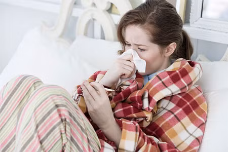 Để phòng chống sốc nhiệt khi thời tiết hạ nhiệt đột ngột chúng ta cần giữ ấm cho cơ thể là điều rất quan trọng nhất là những bộ phận dễ bị lạnh như cổ, tai, mũi, tay, chân, lưng…