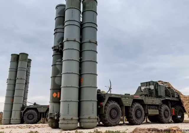 Khi bị bắn hạ, những chiếc máy bay không người lái của Không quân Israel đang tiến hành trinh sát và tìm cách xâm nhập vào lãnh thổ Syria nhưng bất thành.