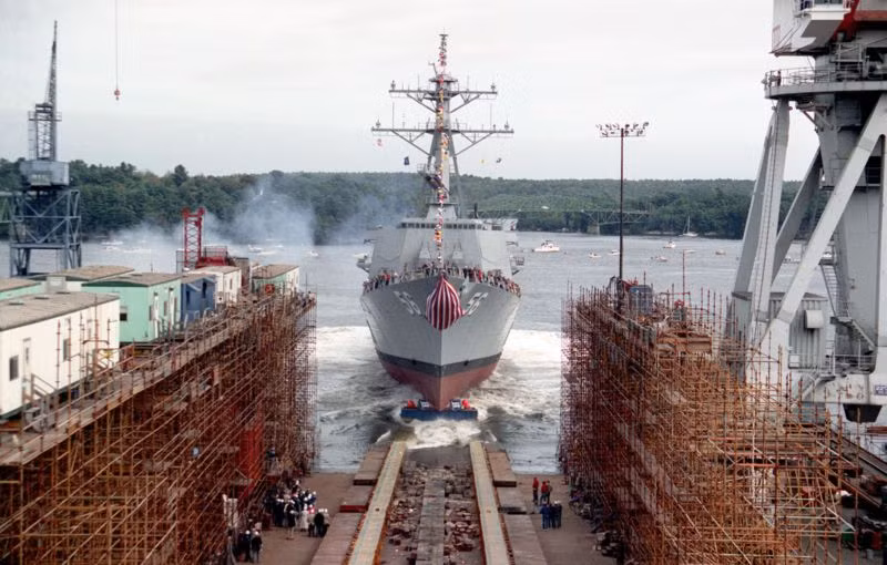Khu trục hạm USS John S.McCaine (DDG-56) là một trong những chiến hạm Aegis mạnh nhất của Hải quân Mỹ. Con tàu được hạ thủy vào ngày 26/9/1992, chính thức biên chế tháng 7/1994.