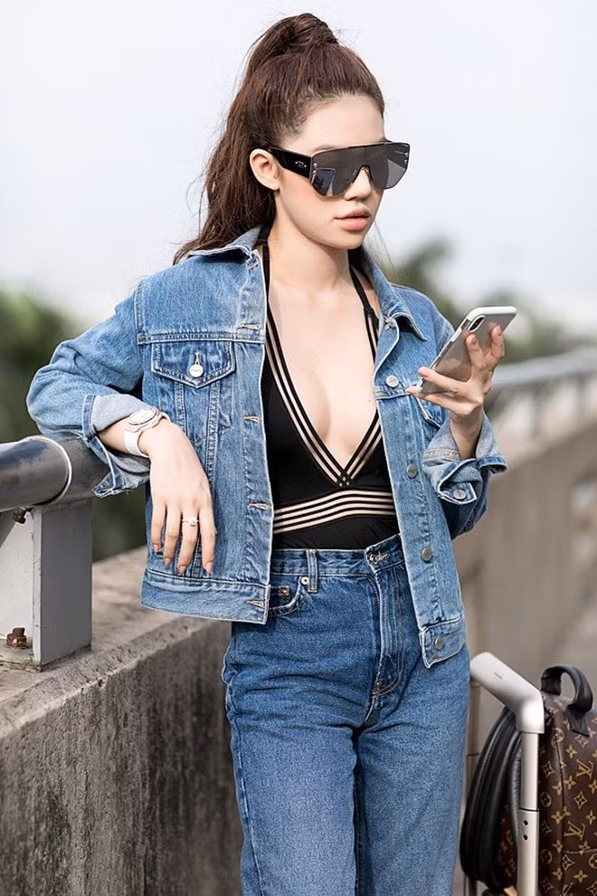 Hoa hau Jolie Nguyen khien nhieu sao “de chung” khi du su kien?-Hinh-14