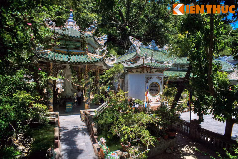 Trong hai thế kỷ tồn tại, chùa Linh Ứng đã được trùng tu nhiều lần. Những đợt trùng tu lớn gần đây là vào các năm 1993 và 1997.