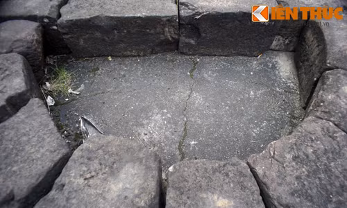 Mặt trong miệng giếng để nhẵn.